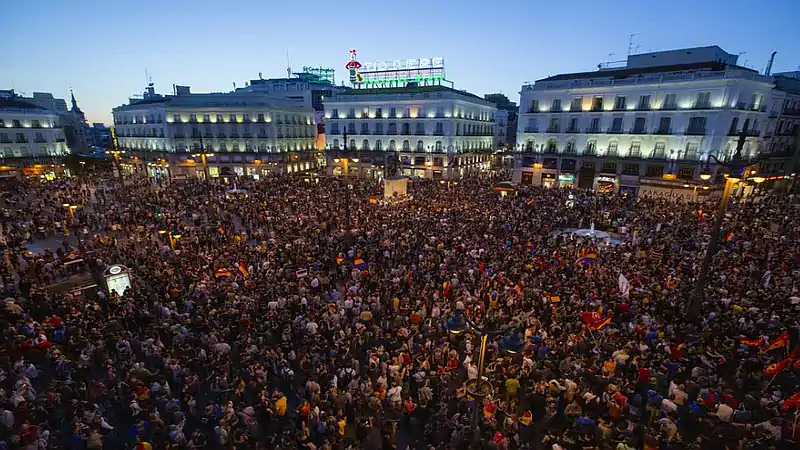 2 junio2014-manifestaciones-abdicacionJuanCarlosI